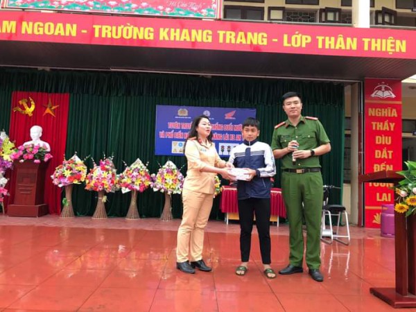 Tuyên truyền luật giao thông, phòng cháy chữa cháy, phòng chống đuối nước cho học sinh